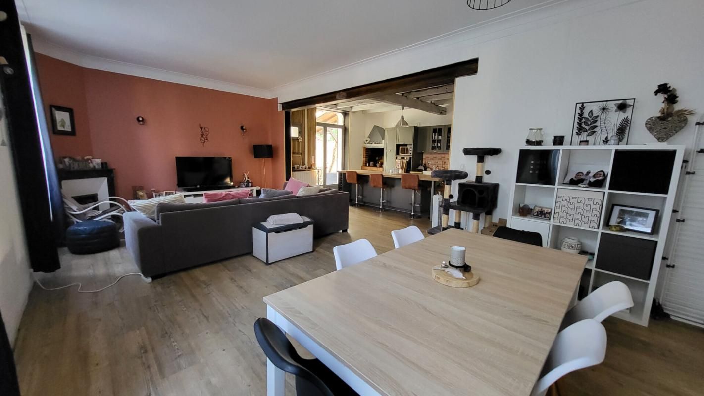 24400 Mussidan Maison style année 30 en pierres rénovée 123 m² et parcelle1978 m2