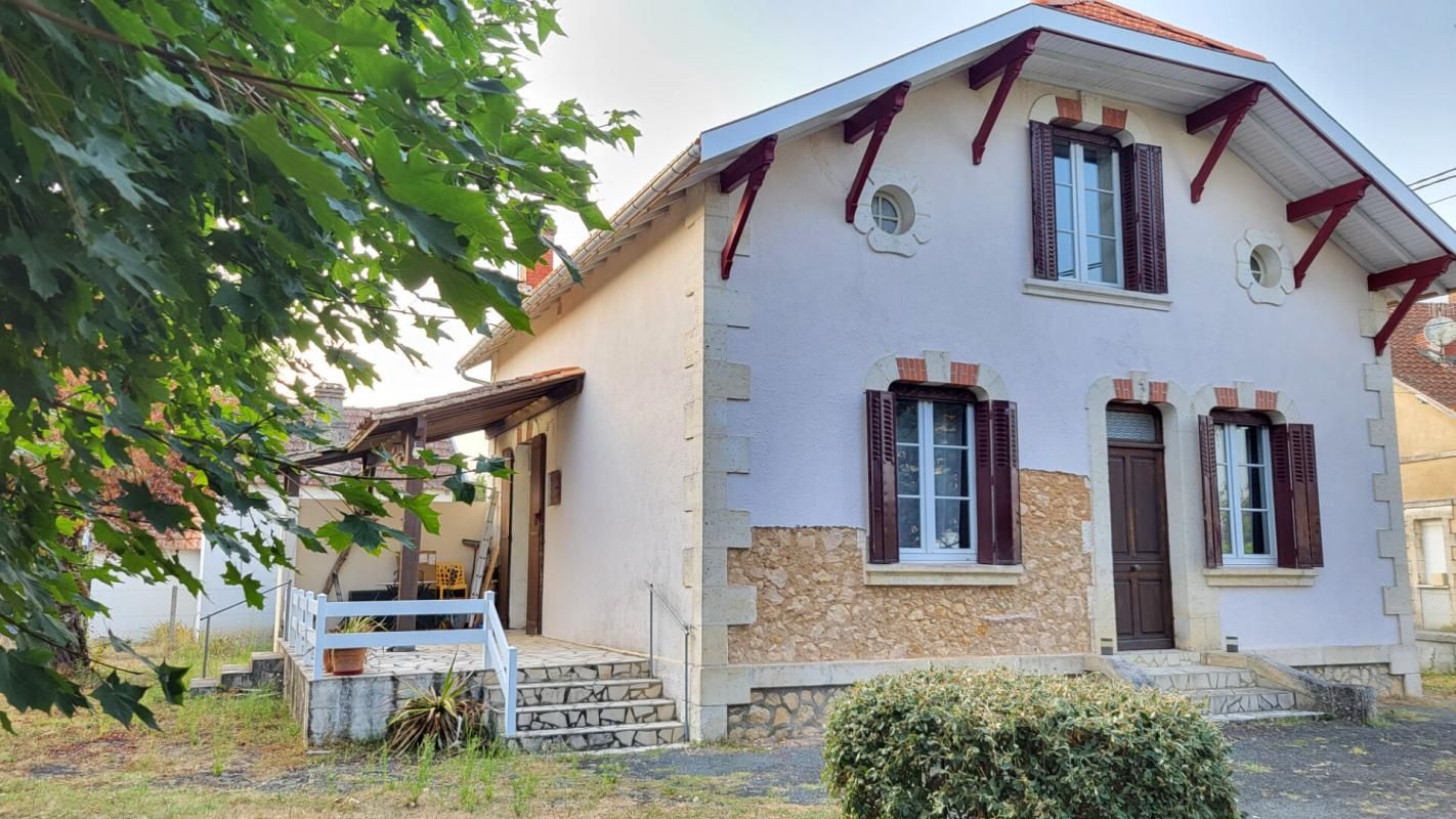 MUSSIDAN 24400 Mussidan Maison style année 30 en pierres rénovée 123 m² et parcelle1978 m2 2