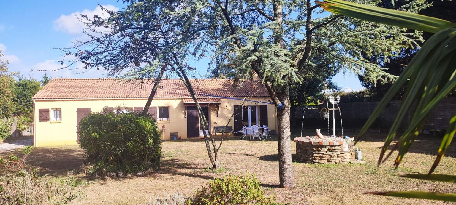 PORNIC Maison 4 pièce(s) 117 m2 env proche centre ville Pornic avec dépendances 1