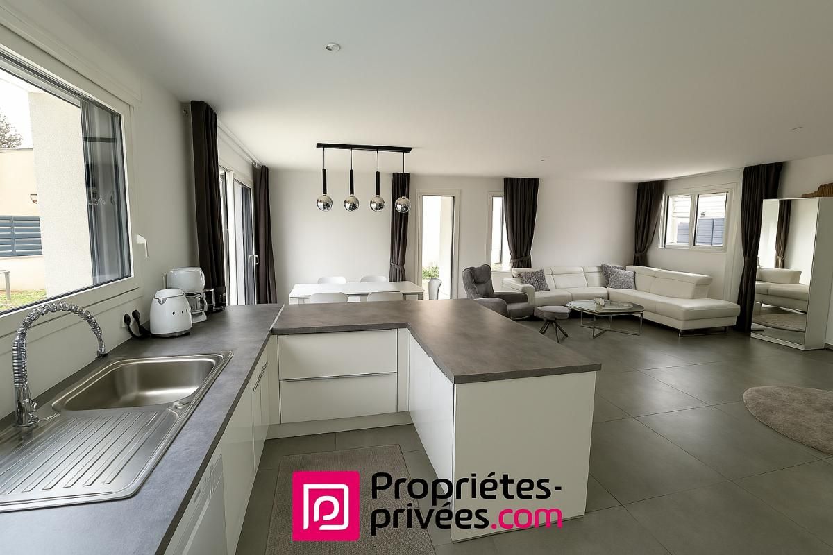 MONTELIMAR Maison Montelimar 4 CHAMBRES 289 000 EUROS HONORAIRES CHARGE VENDEUR 4