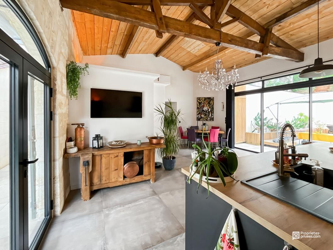 CAMBES Élégance et prestige : maison en pierre de 215 m² avec prestations haut de gamme et terrasse, piscine 3