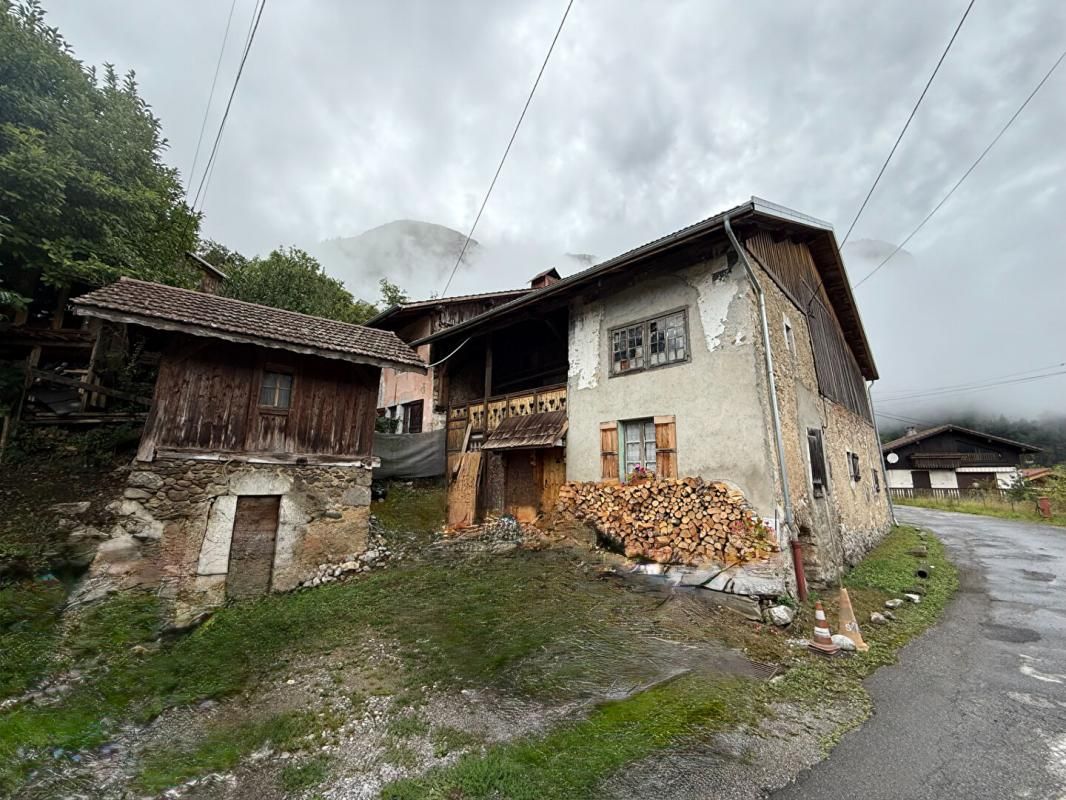 Ferme savoyarde coteau de MAGLAND 5 pièces , 220 000 euros