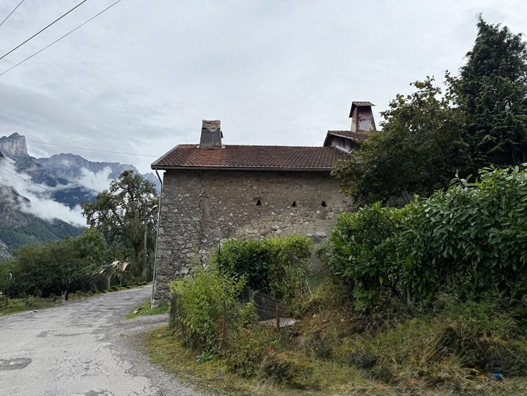 MAGLAND Ferme savoyarde coteau de MAGLAND 5 pièces , 220 000 euros 3