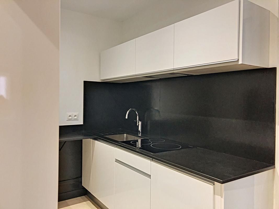 LYON-6E-ARRONDISSEMENT LYON 6 GRAND T2 DE 54 M2 3