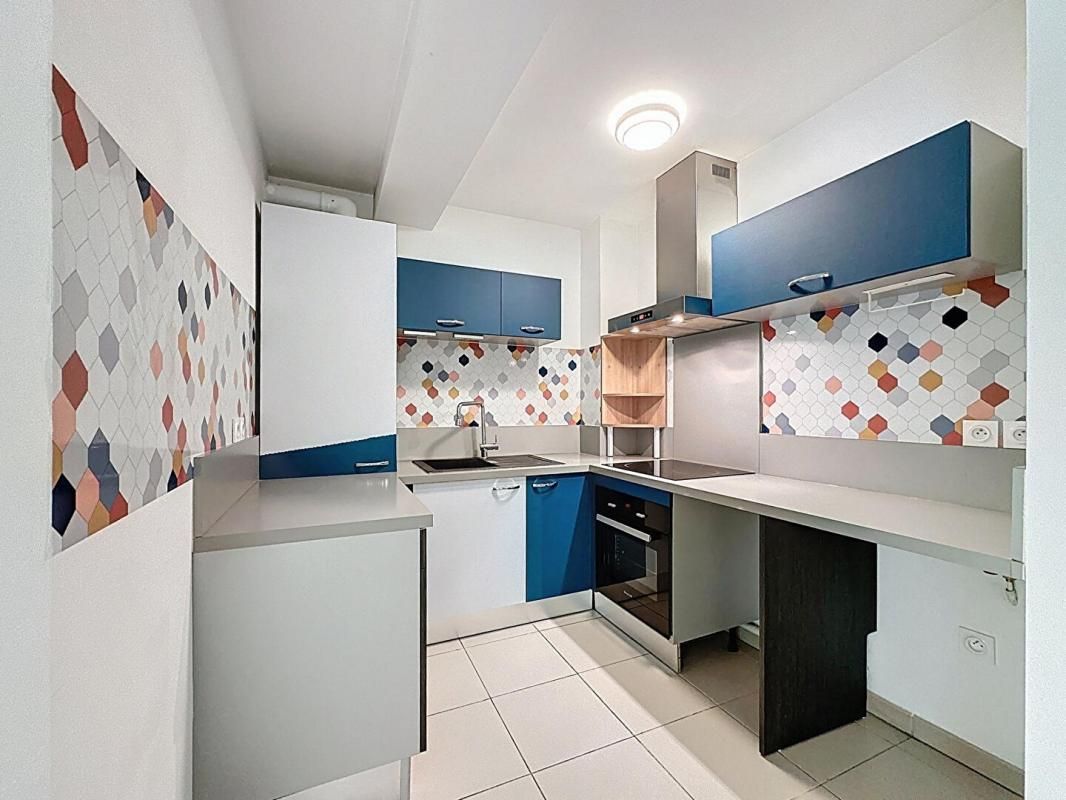 NIMES Appartement à Nimes ,2 pièce(s) 53 m2 environ + 12 m² de Terrasse, cave & place de stationnement 3