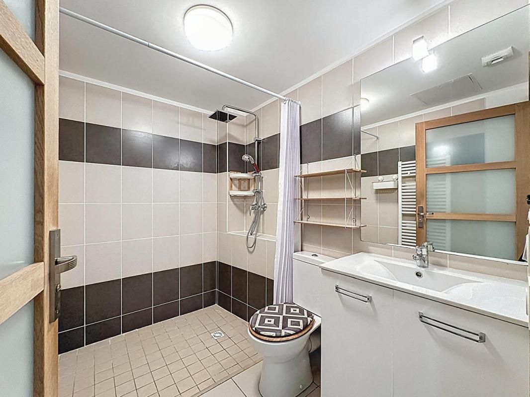 NIMES Appartement à Nimes ,2 pièce(s) 53 m2 environ + 12 m² de Terrasse, cave & place de stationnement 4