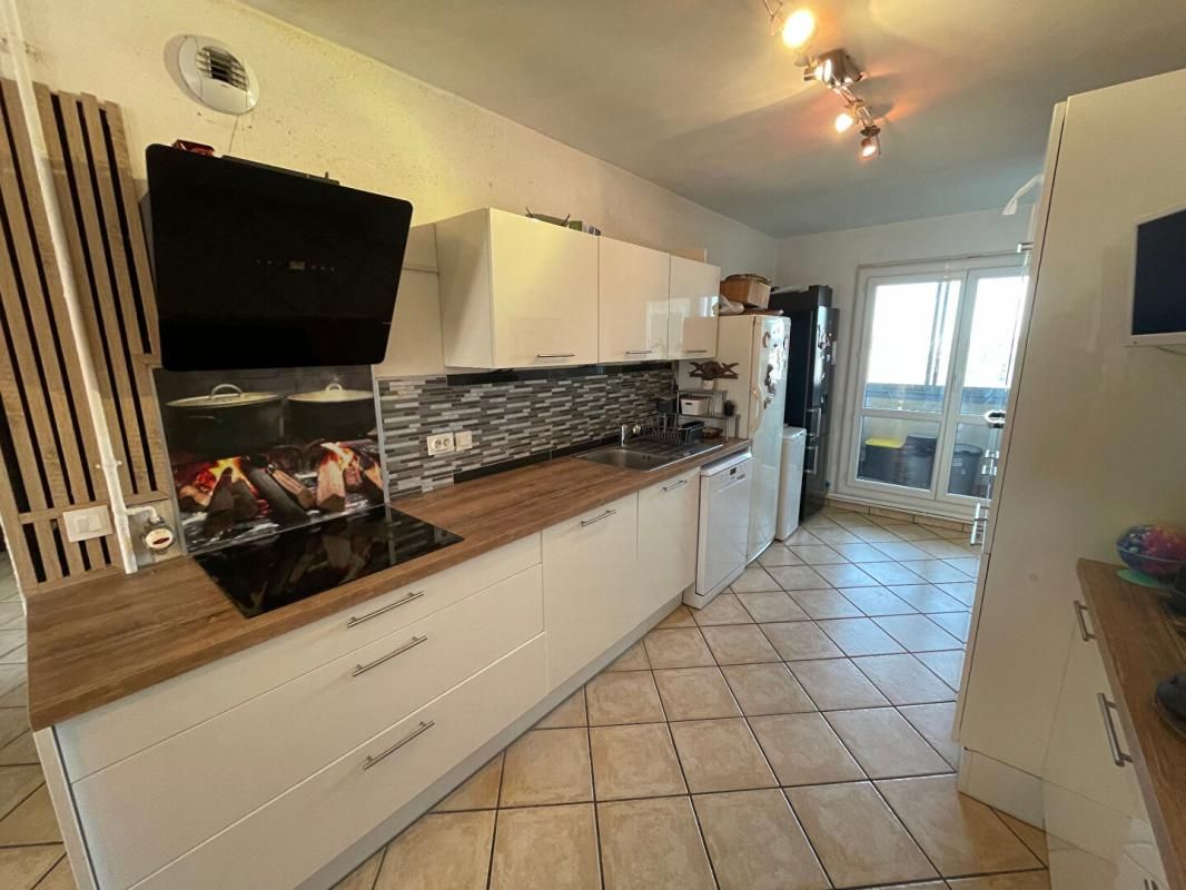 VALENCE Appartement Valence 4 pièce(s) 75 m2, garage 2