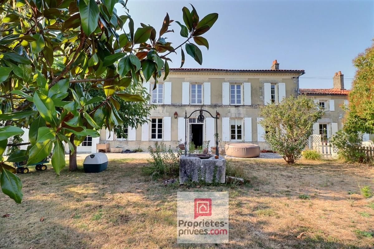 SURGERES Jolie maison de maitre 19 pièces 433 m2 habitables - 1 gîte - nombreuses possibilités 2