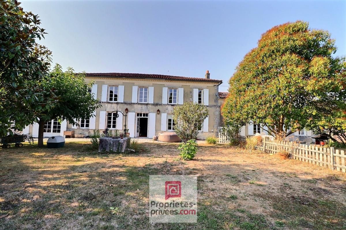 SURGERES Jolie maison de maitre 19 pièces 433 m2 habitables - 1 gîte - nombreuses possibilités 3