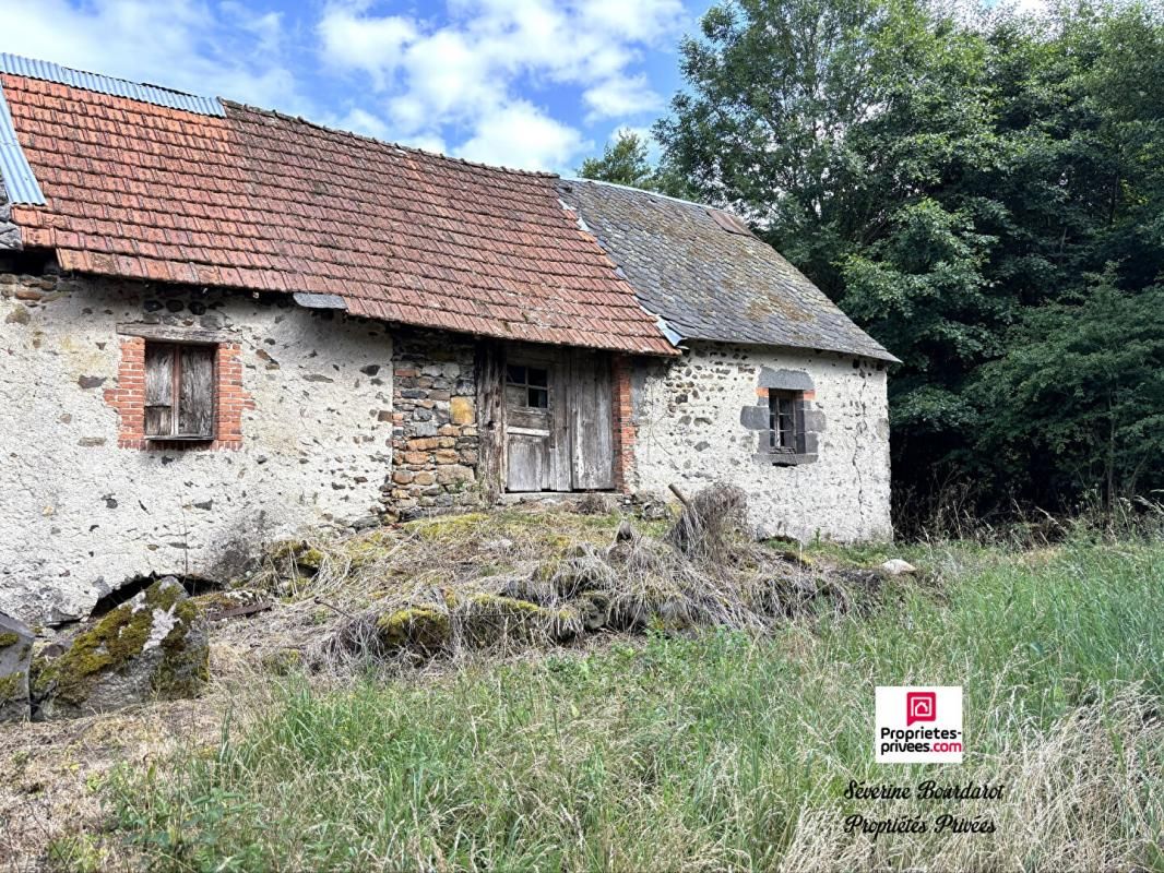 PONTGIBAUD Ancien moulin à vendre à rénover entre Gelles et Mazaye de plus de 85m² 2