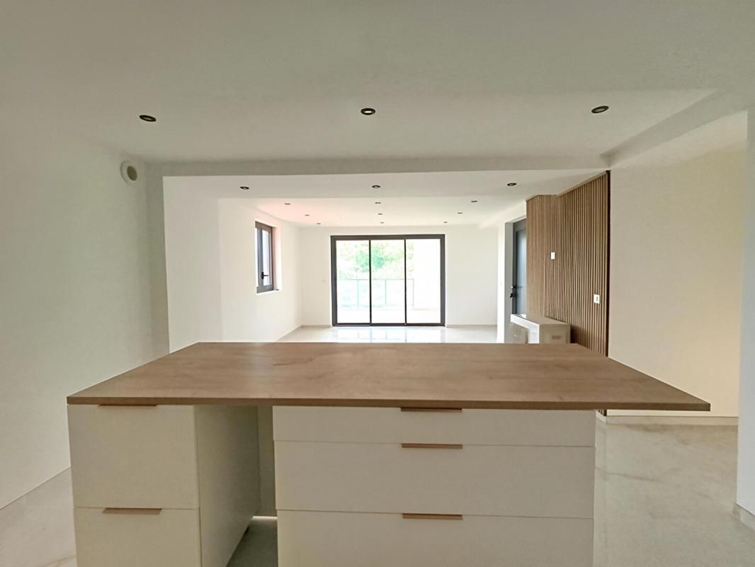 DUCOS Appartement F5 de Standing  de146 m²  à Ducos 2