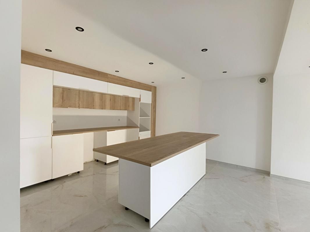 DUCOS Appartement F5 de Standing  de146 m²  à Ducos 3