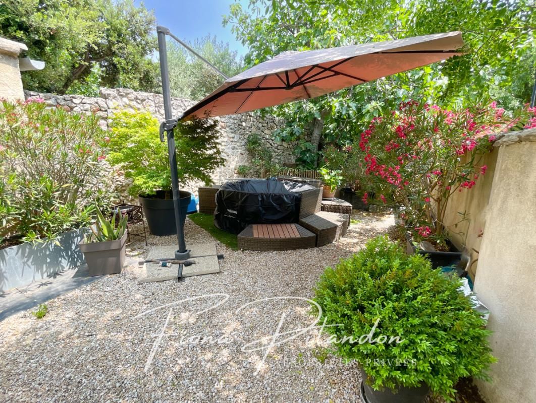 MERINDOL Maison au charme authentique avec extérieurs et garage 2