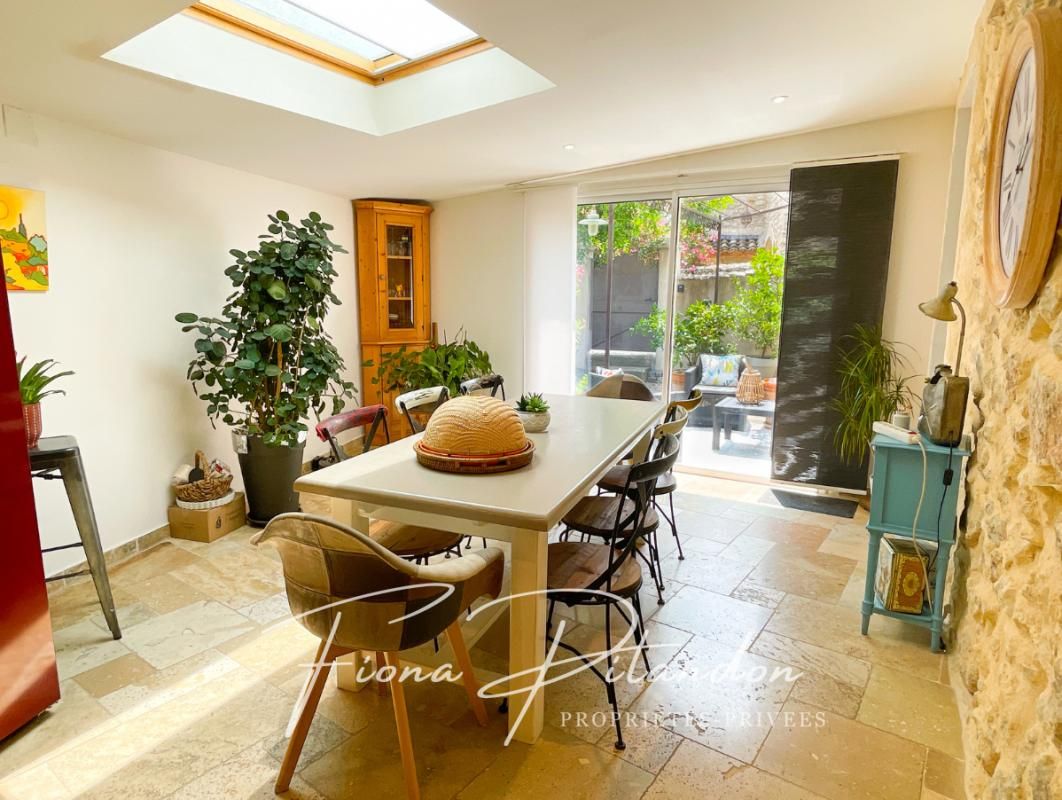 MERINDOL Maison au charme authentique avec extérieurs et garage 3
