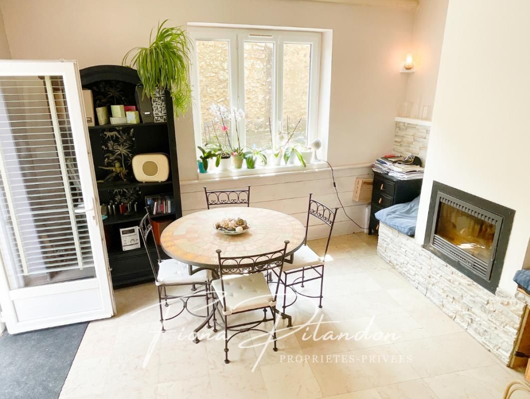 MERINDOL Maison au charme authentique avec extérieurs et garage 4