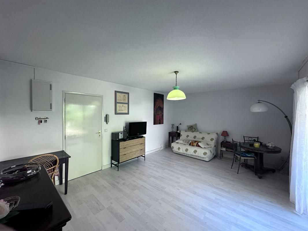 SAINT-GEORGES-DE-DIDONNE Appartement Rez de Jardin Saint Georges De Didonne 1 pièce(s) 35.75 m2 4