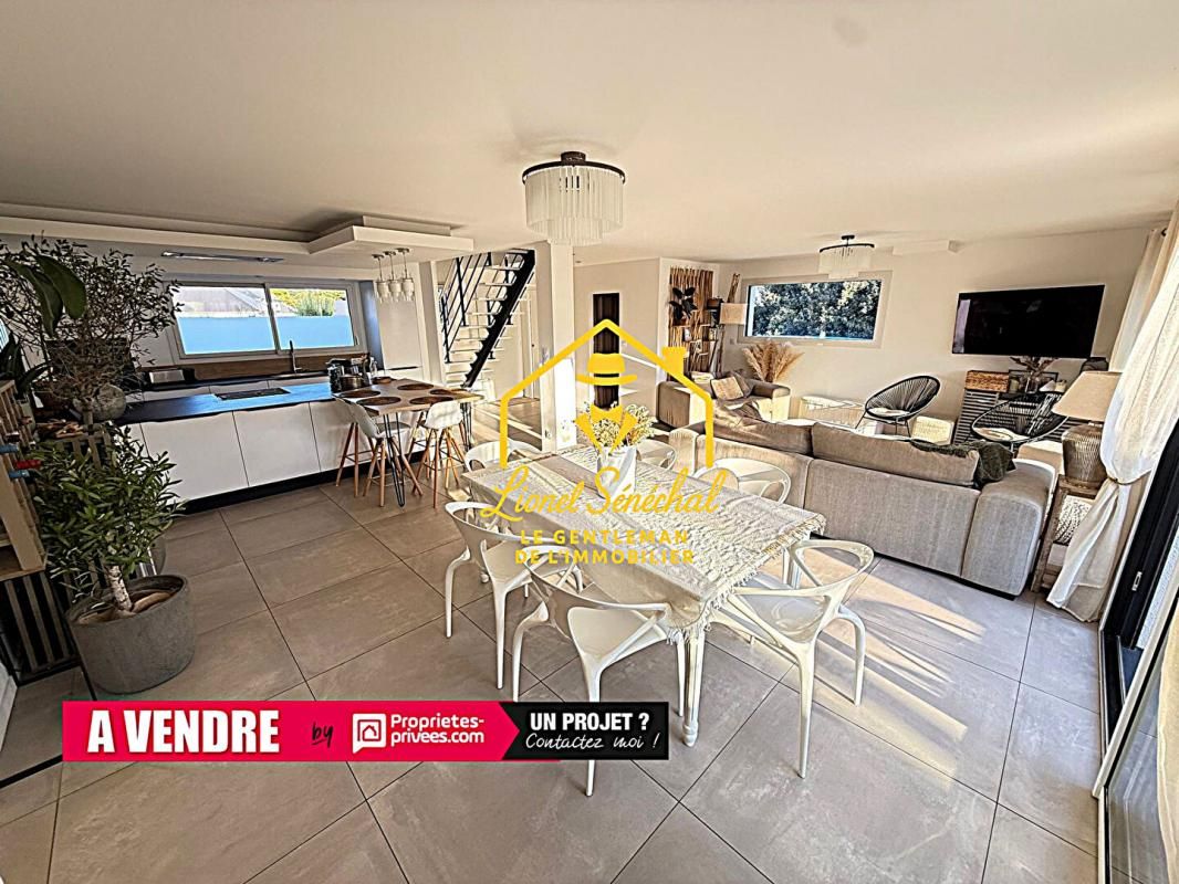 Maison contemporaine de 2020 lumineuse et peu énergivore 10 pièces de 145 m2 (170 m2 au sol) sur une parcelle de plus de 600 m2