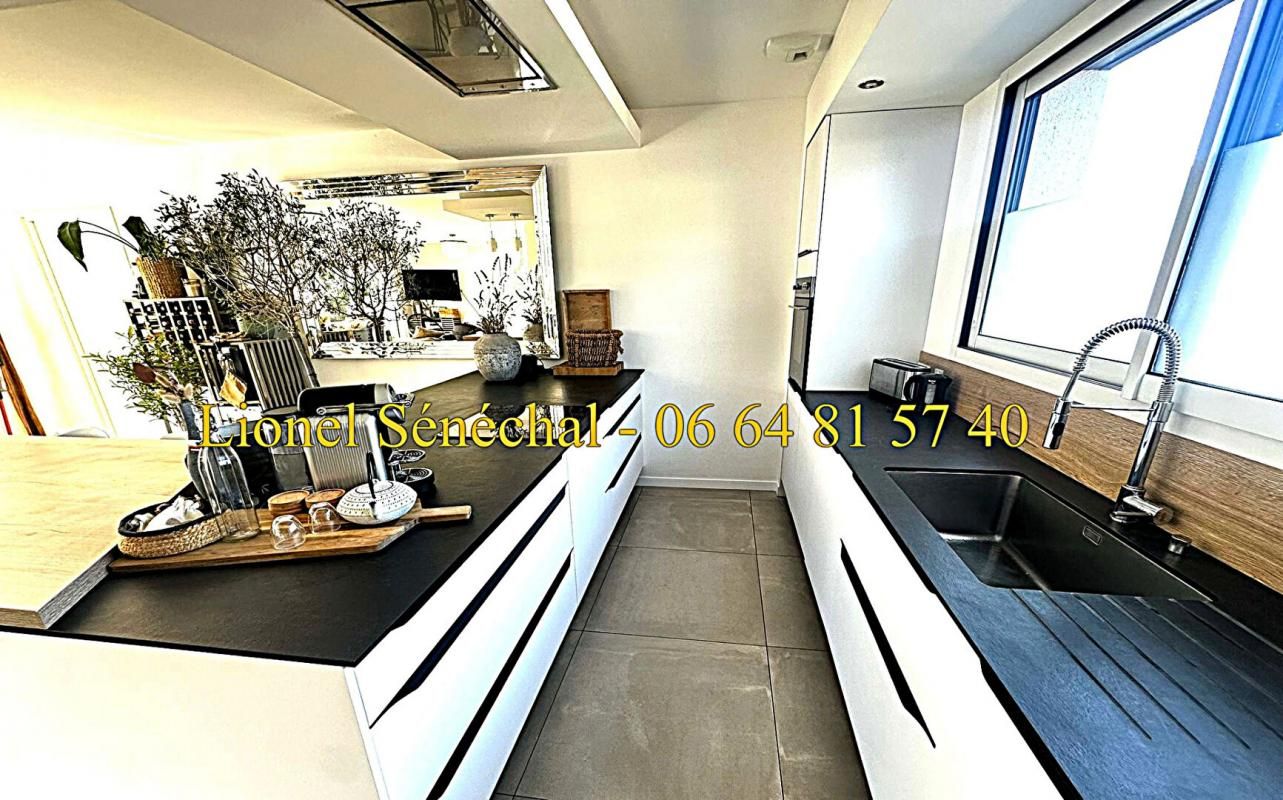 TRANGE Maison contemporaine de 2020 lumineuse et peu énergivore 10 pièces de 145 m2 (170 m2 au sol) sur une parcelle de plus de 600 m2 4