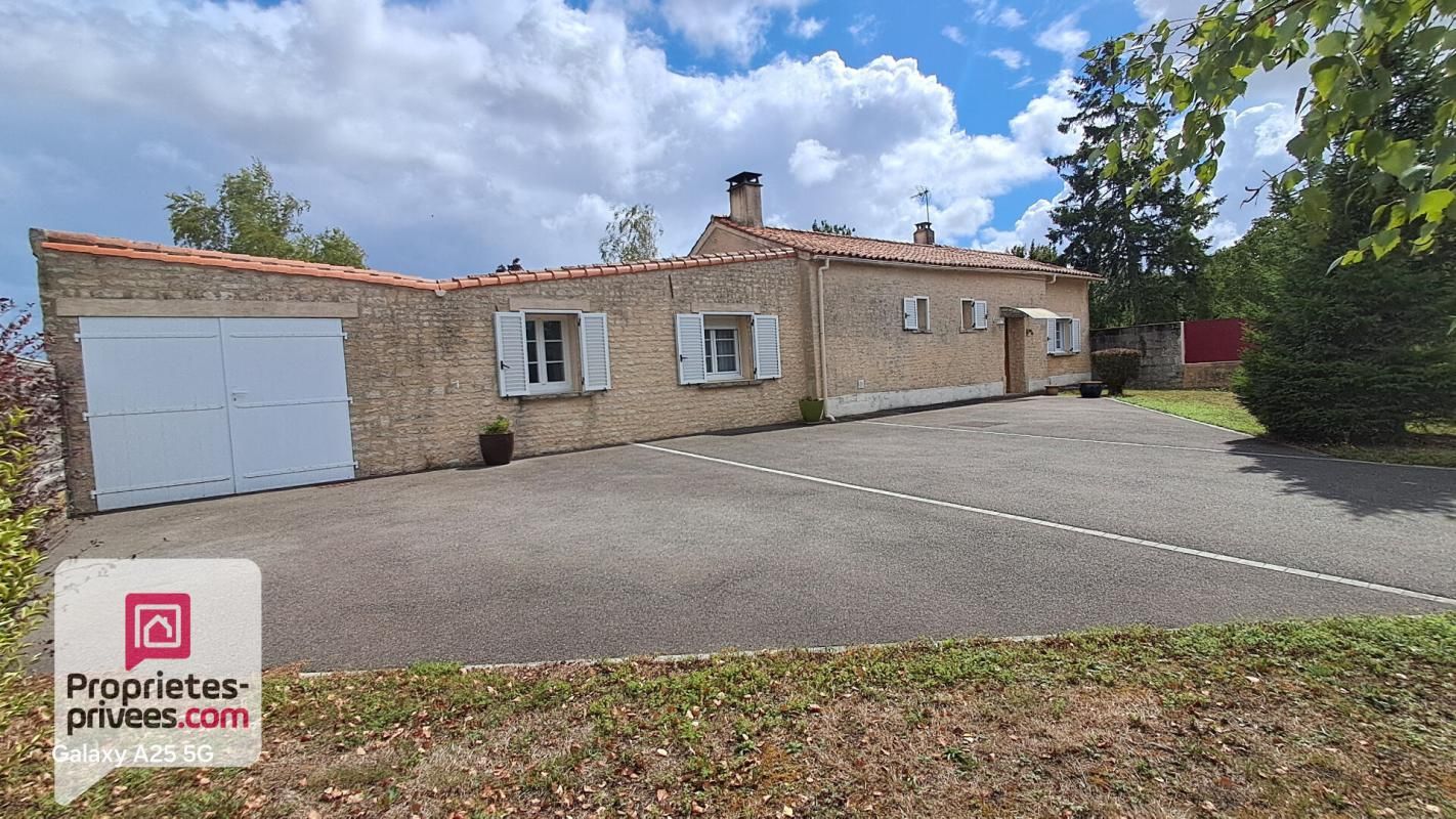 Maison 4 pièce(s) 96 m2 plain-pied garage terrain plat et clos