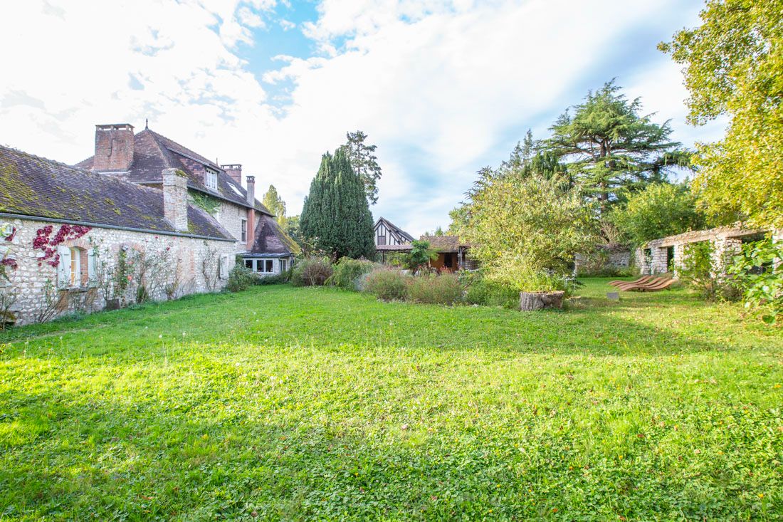 PRESSAGNY-L'ORGUEILLEUX Maison Traditionnelle et dépendances à Pressagny - L'Orgueilleux 27510 16 pièces 11 Chambres 392 m2 2