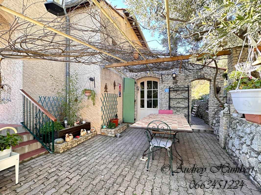 VOLX VOLX, BELLE VILLA de 2 appartements, 132 m² sur 1300 m² en pleine nature 1