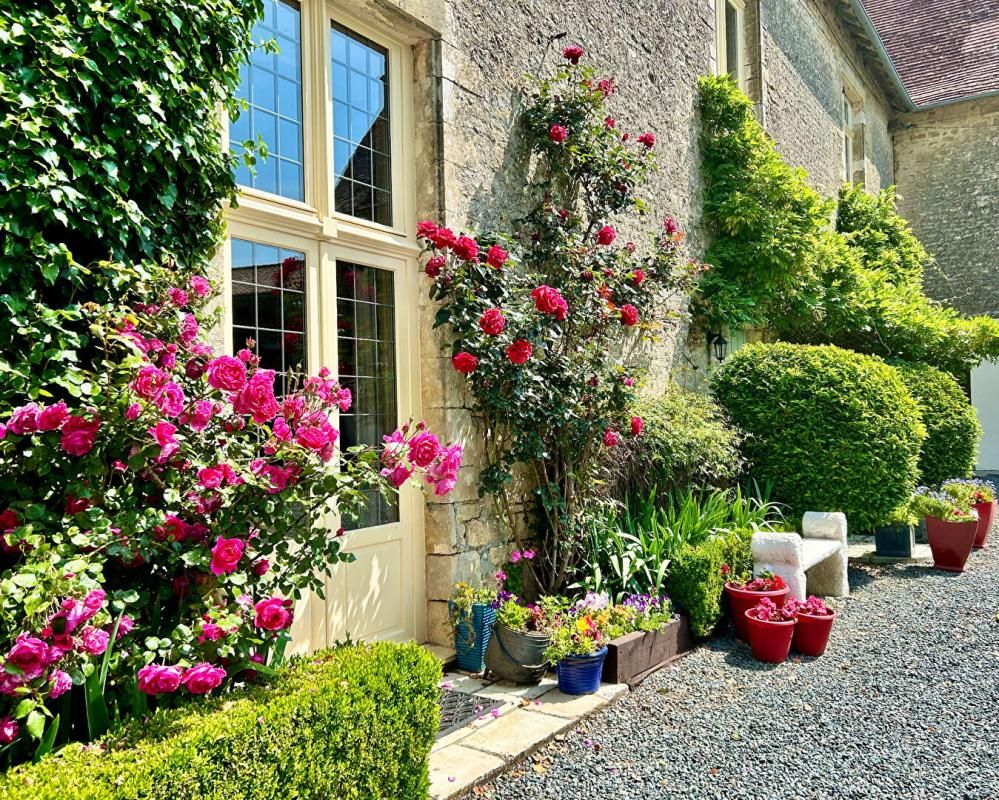 SAINT-HILAIRE-DES-LOGES Demeure de prestige Saint Hilaire Des Loges 15 pièce(s) 351.33 m2 4