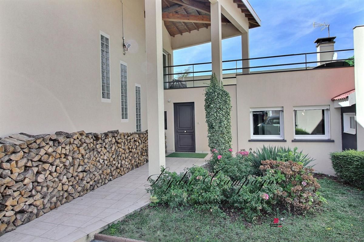 SAINT-GALMIER Demeure de prestige Saint Galmier 9 pièce(s) 255 m2 4