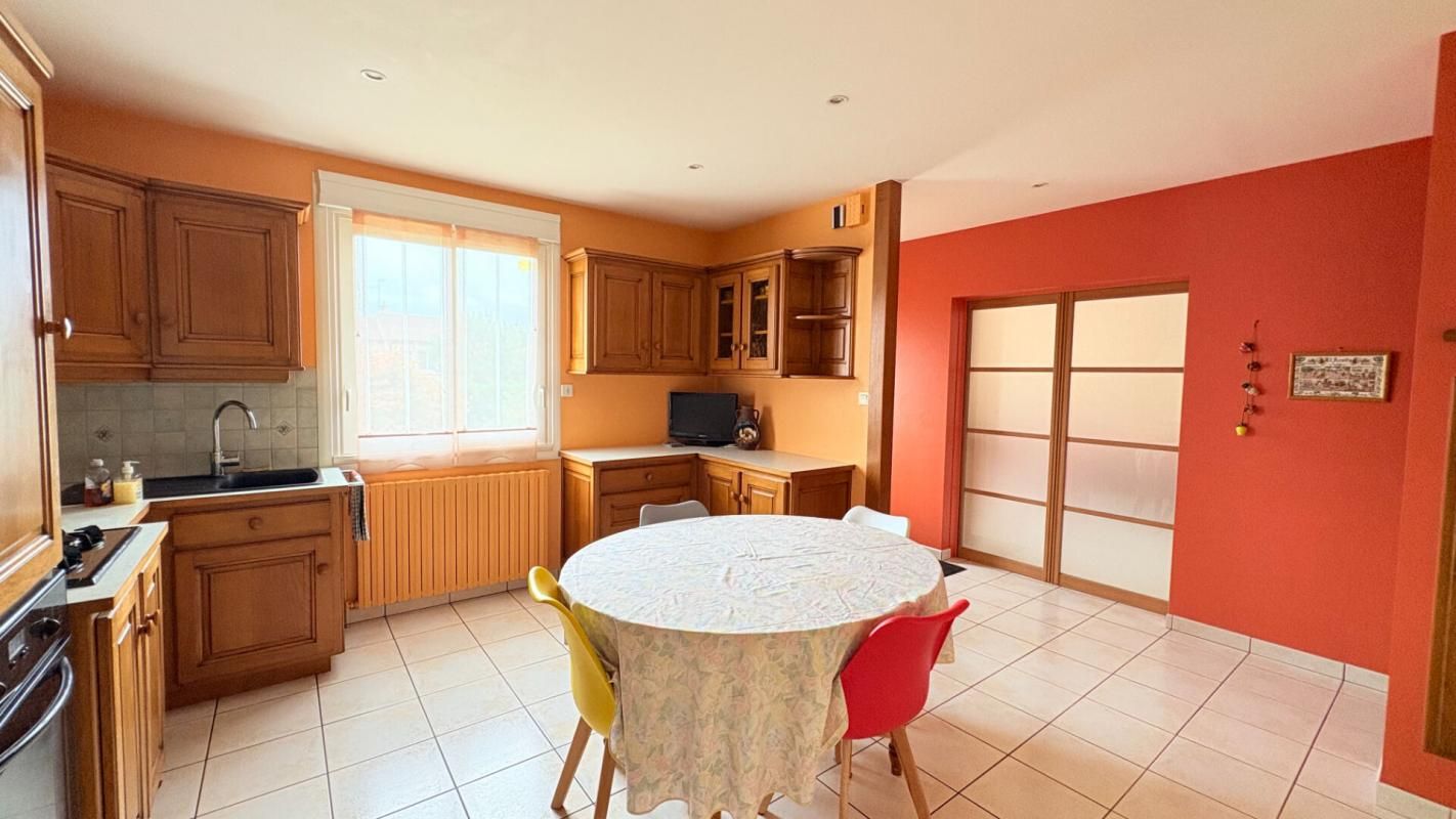 ANCENIS Maison 4 chambres avec véranda et jardin de 2 000 m² 1