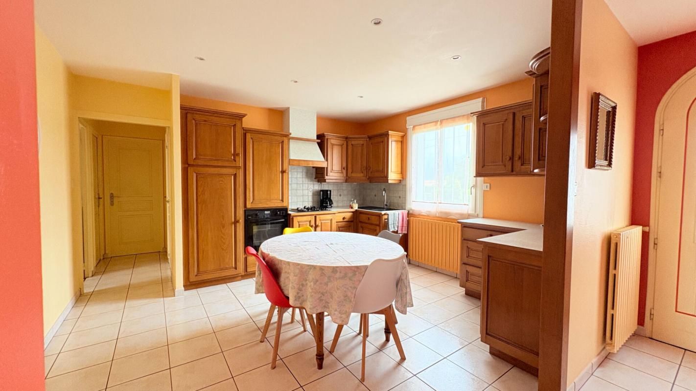 ANCENIS Maison 4 chambres avec véranda et jardin de 2 000 m² 2