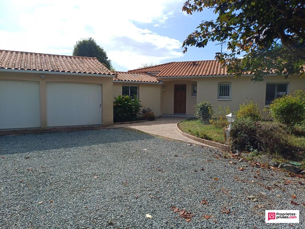 FRONTENAY-ROHAN-ROHAN Frontenay R-R, plain pied 4 chambres 2