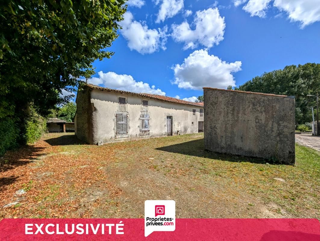 COULONGES Maison à rénover de 4 pièces + garage 3