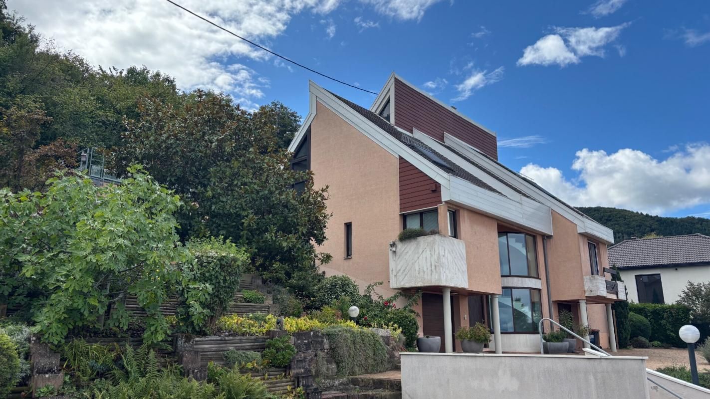 WINTZENHEIM Maison Wintzenheim 10 pièce(s) 299.77 m2 1