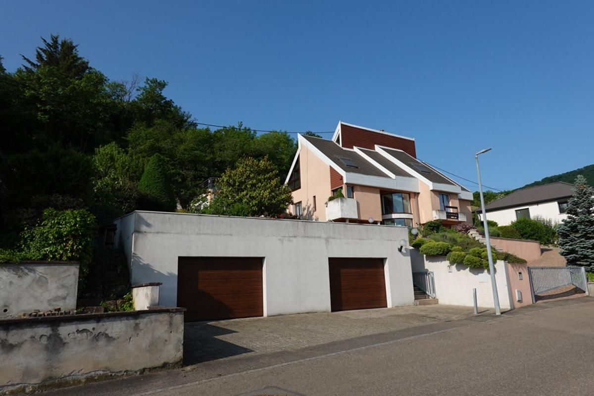 WINTZENHEIM Maison Wintzenheim 10 pièce(s) 299.77 m2 4