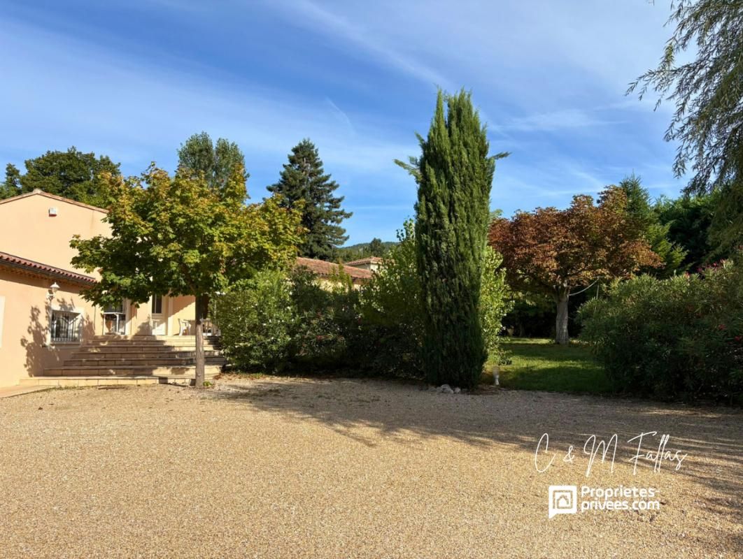 MALAUCENE Maison de plain-pied ,170 m², piscine intérieure, parc arboré, garage 1