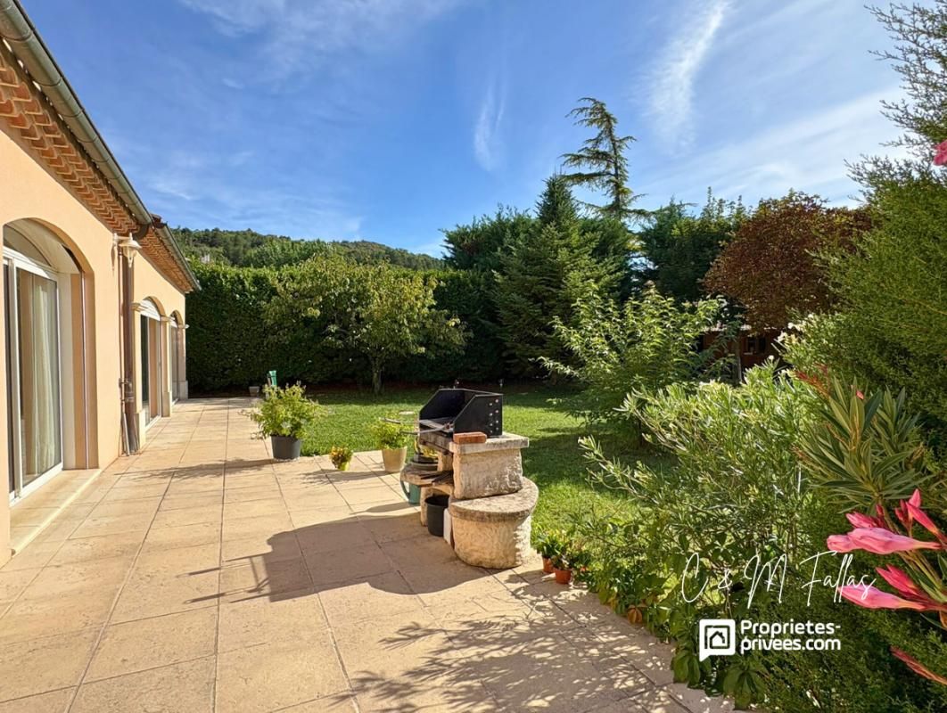 MALAUCENE Maison de plain-pied ,170 m², piscine intérieure, parc arboré, garage 2