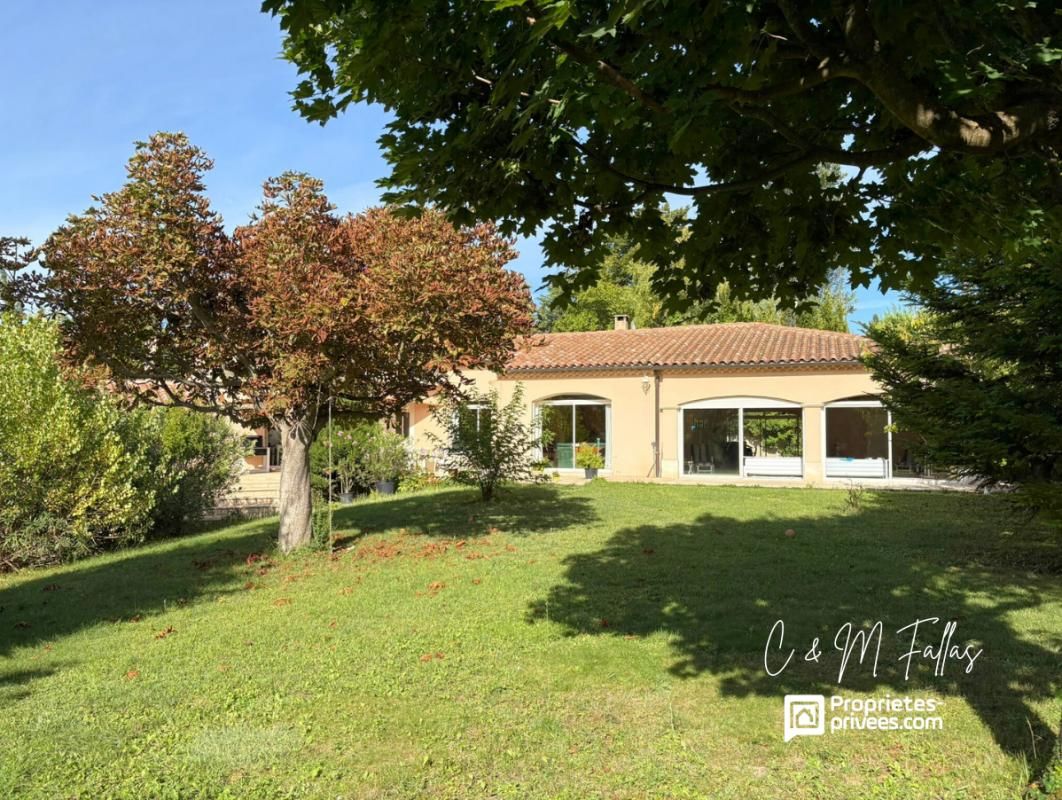 MALAUCENE Maison de plain-pied ,170 m², piscine intérieure, parc arboré, garage 3