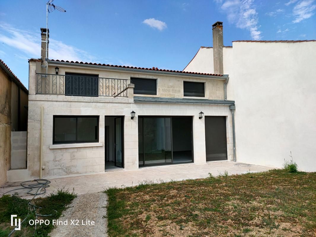 SAINT-HILAIRE-DE-VILLEFRANCHE Maison Saint Hilaire De Villefranche 11 pièce(s) 200 m2 4
