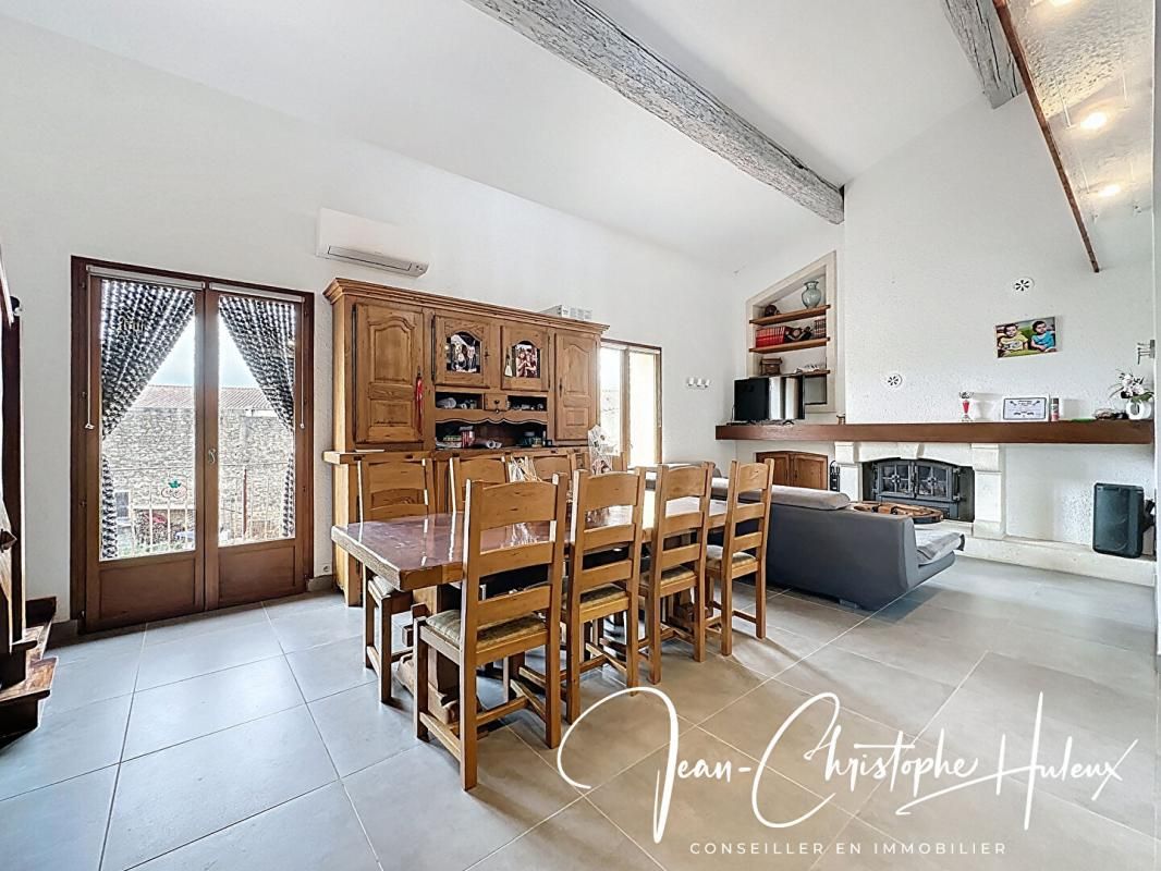 SAINT-GILLES Maison de ville atypique avec grand garage et extérieur 2