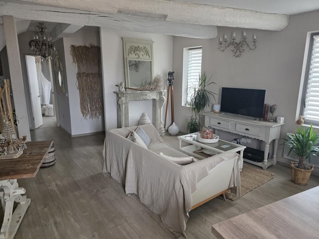 LA CADIERE-D'AZUR Superbe Appartement La Cadiere D Azur 3 pièce(s) 89 m2 2