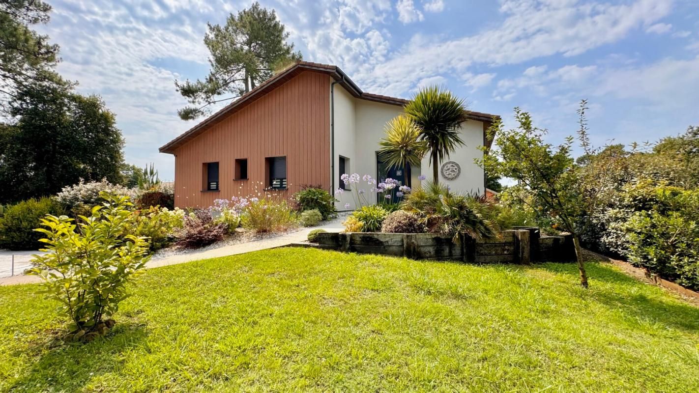 LEGE-CAP-FERRET VILLA SUR VASTE SOUS-SOL DE 100 m² ! 1