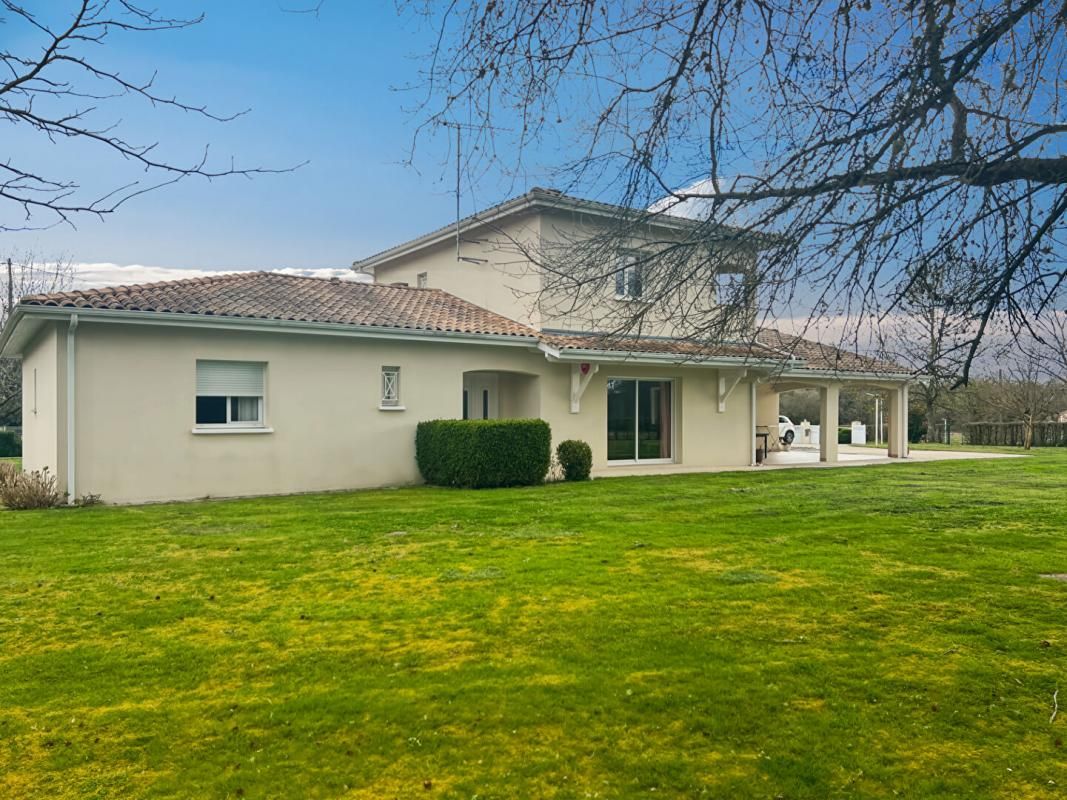BAZAS Maison 221m2 - 5 chambres - double garage - jardin 2