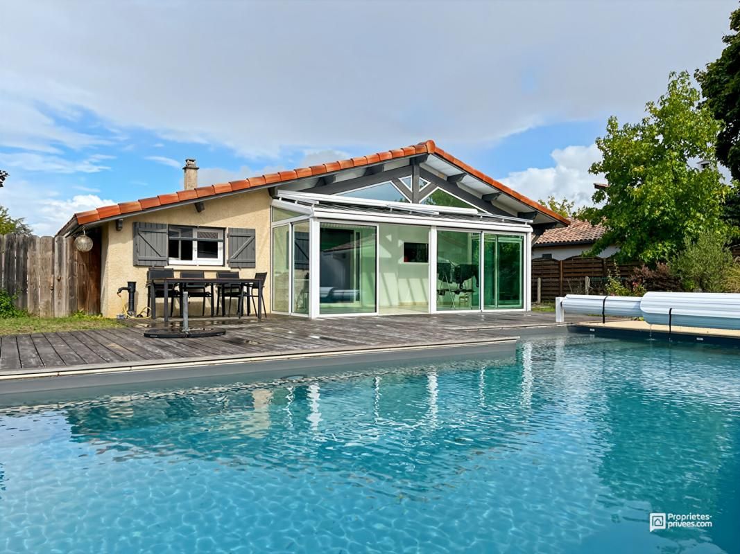 Maison familiale rénovée avec piscine, véranda et 4 chambres