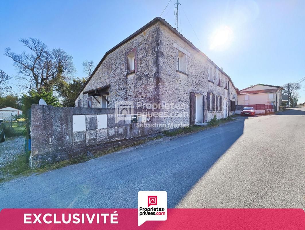 BARBEZIEUX-SAINT-HILAIRE VENTE INTERACTIVE ! GARANTIE 12 MOIS INCLUS ! Ensemble de trois maisons sur une parcelle de 1847 m² 2