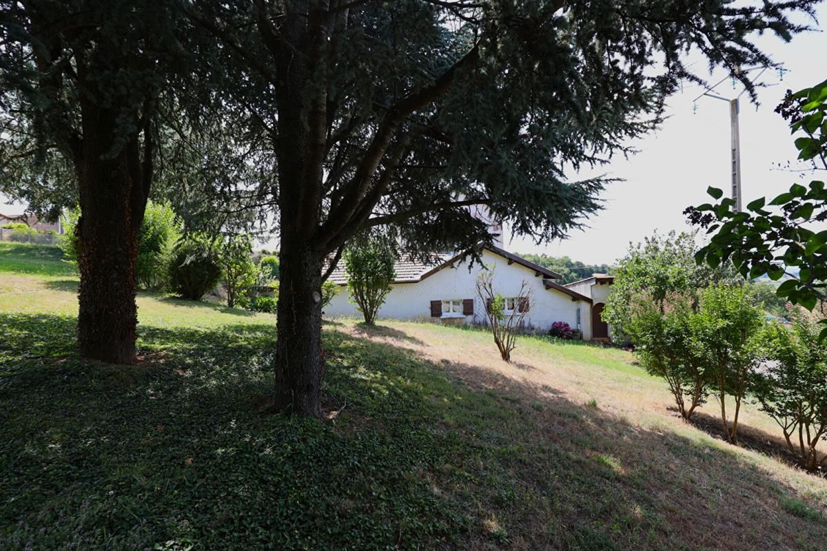 VIOLAY Belle demeure familiale avec vue dominante 1
