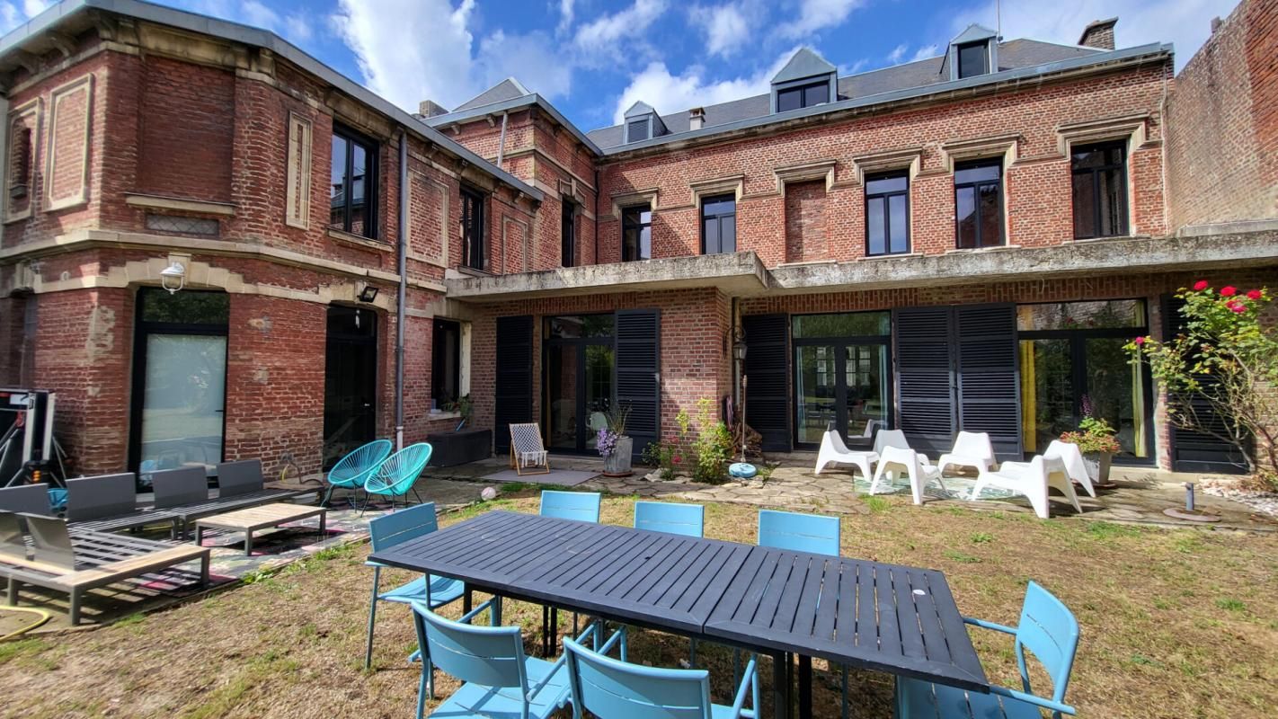 BELLE MAISON BOURGEOISE HYPER CENTRE AVEC GRAND JARDIN