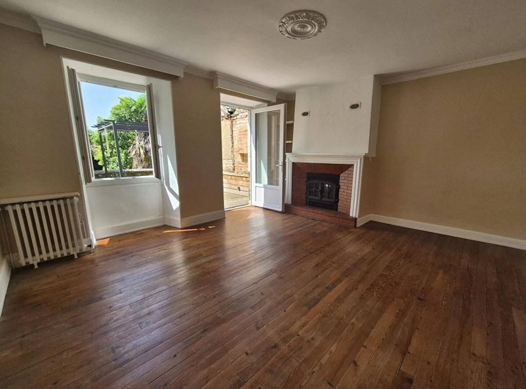 MIRANDE Maison de ville T5 de 172m2 avec garages, cour et terrasse 2