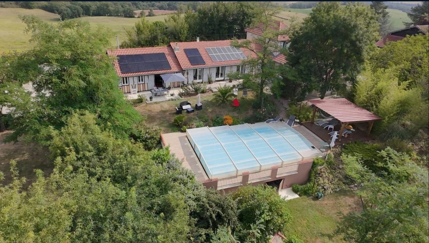 Maison de charme de 292m2 avec piscine, garage et parc arboré