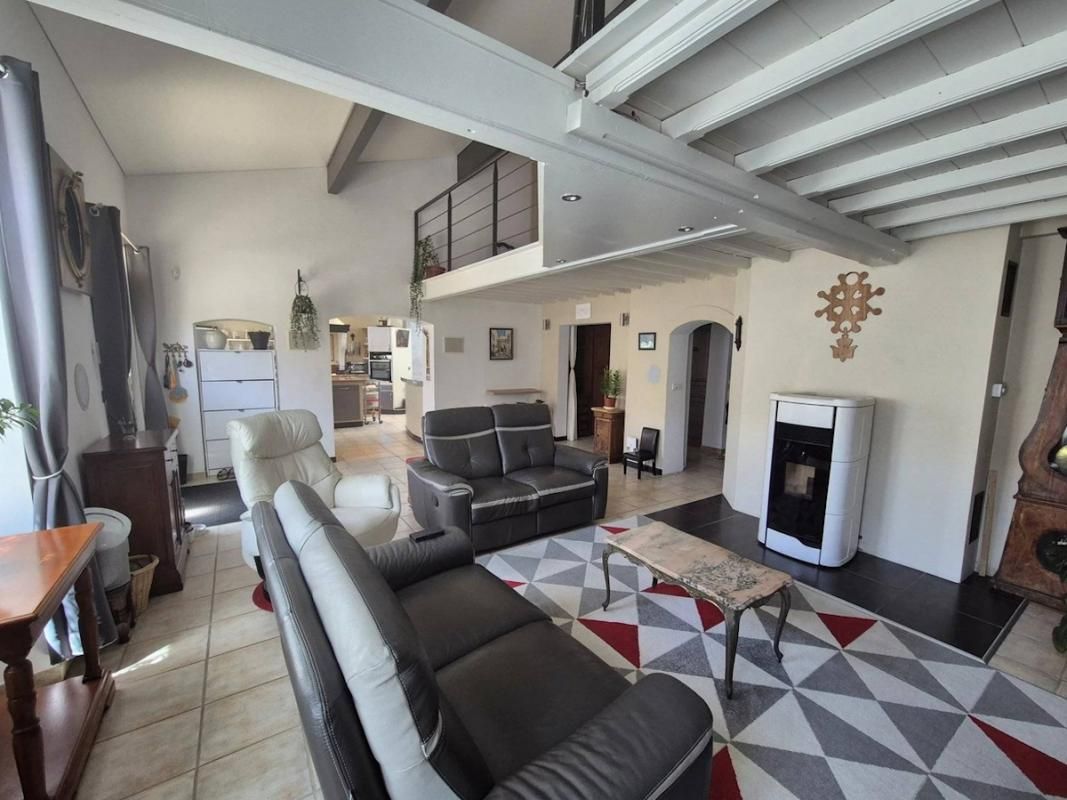 PUYCASQUIER Maison de caractère de 290m2 avec sauna et jacuzzi 2