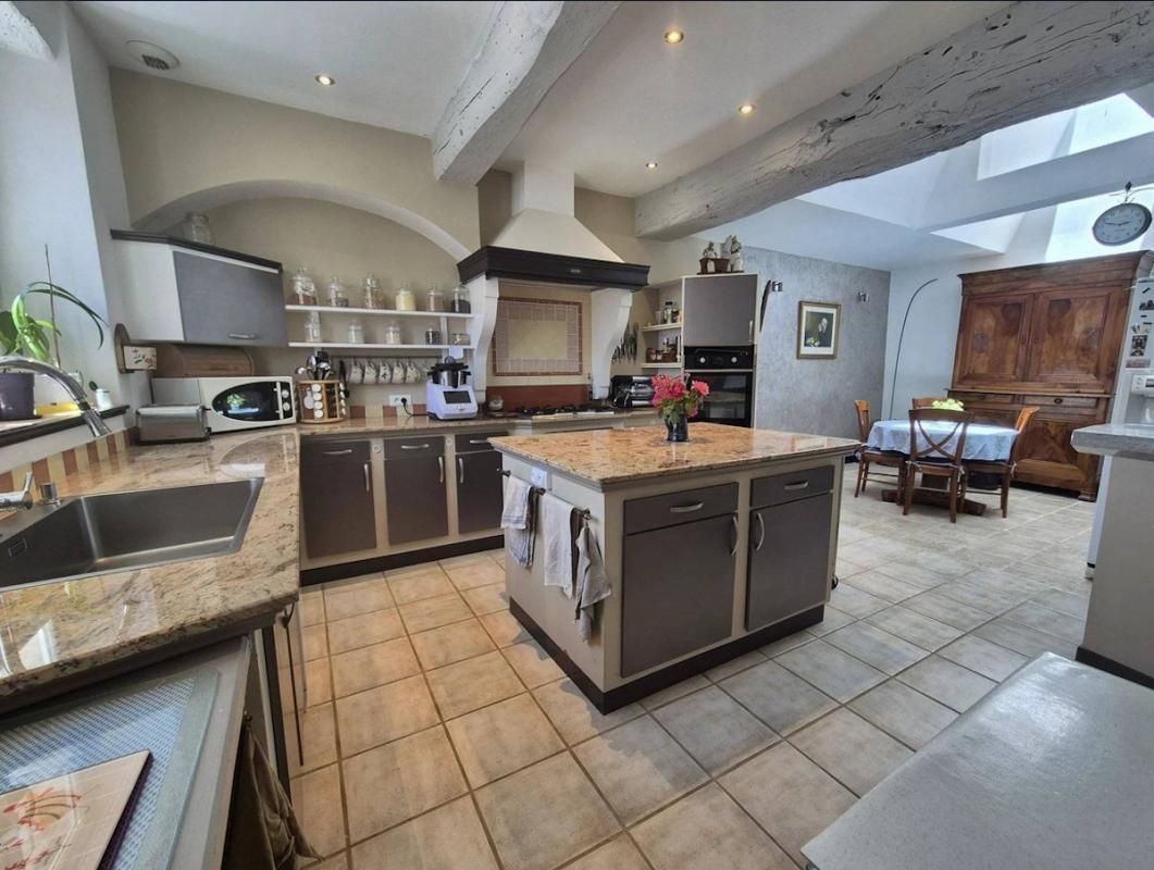 PUYCASQUIER Maison de caractère de 290m2 avec sauna et jacuzzi 3