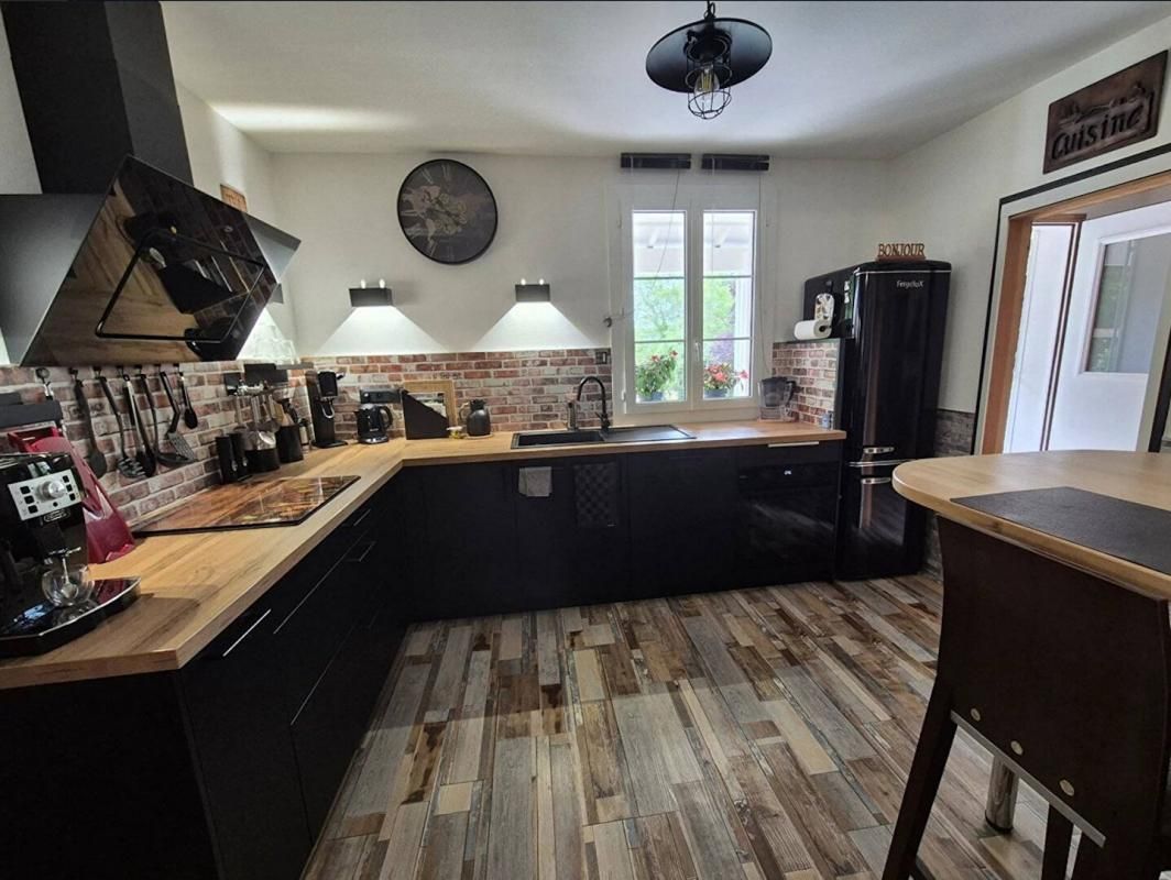 BARRAN Maison T6 de plain-pied de 138m2 avec dépendance, piscine et jardin 4